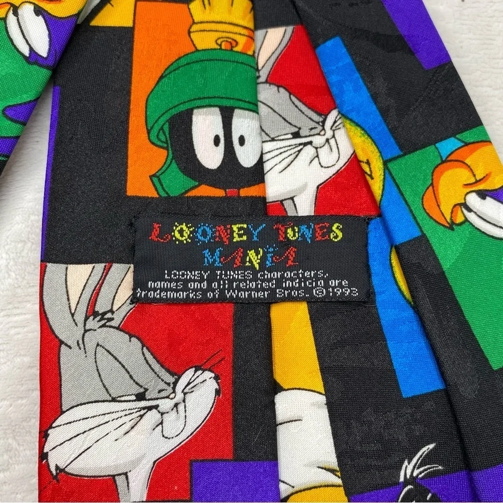 Looney Tunes Mania Vintage Looney Tunes Characters Neck Tie